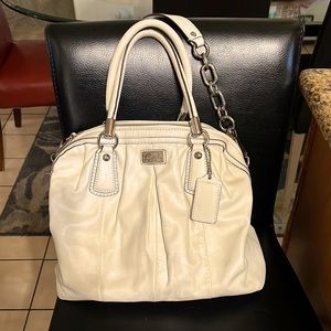 Gorgeous!! Off white summer winter all leather coach tote great size 13x 14”